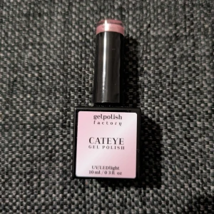 Cat eye från Gel Polish Factory - Oanvänd rosa cat eye gel. 