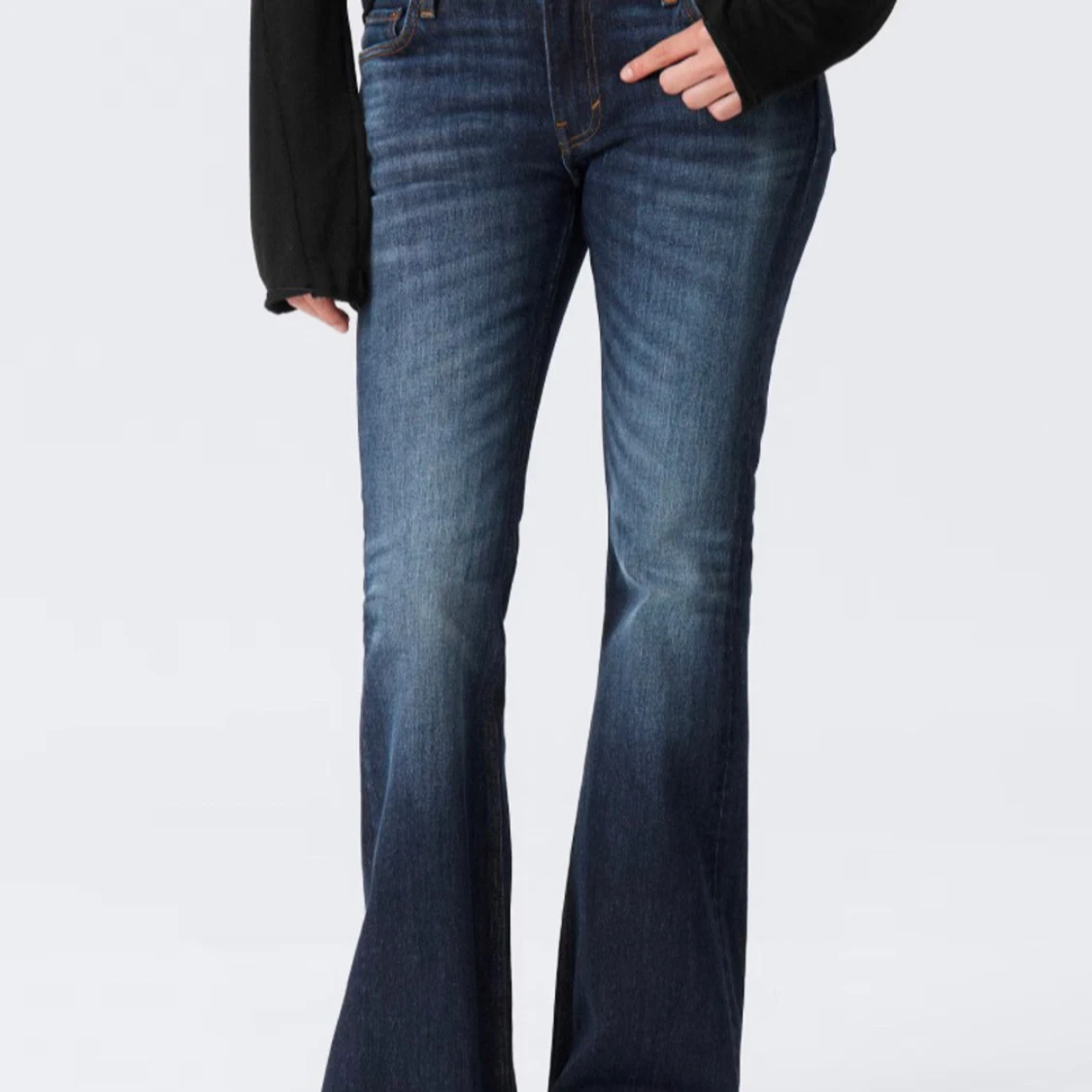 Mörkblå bootcut jeans