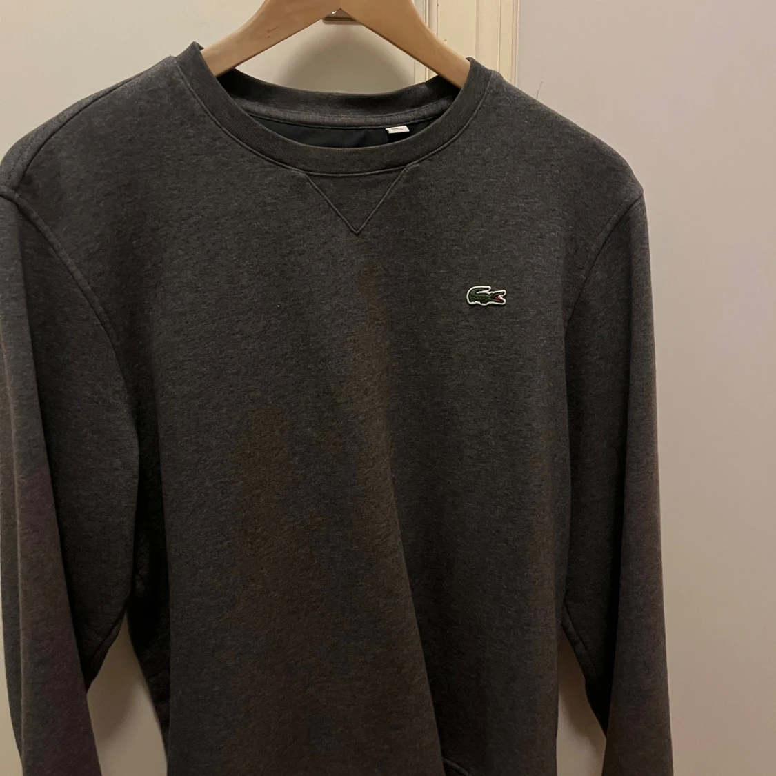 Mörkgrå sweatshirt från Lacoste Sport