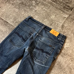 Nudie Jeans - Slim fit 32/32 - Tja! säljer dessa tvär feta nudies i 32/32, riktigt skön wash på dessa, skriv om ni har frågor👏