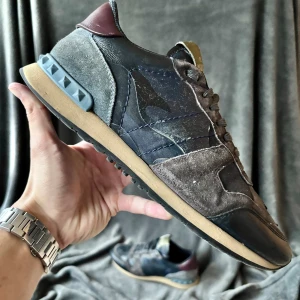 Valentino rockrunner skor - Valentino rockrunners | originalstorlek 40, sitter mer som 41, fråga om innermått vid osäkerhet | ingår: endast skorna