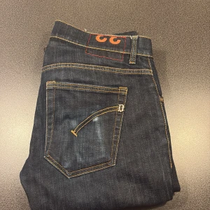 Dondup Ritchie slim fit - Snygga och stilrena Dondups i mörkblått! W33 passar även W32! Skick 10/10