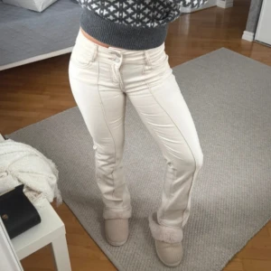 Lågmidjade jeans - Snygga lågmidjade bootcut jeans💗