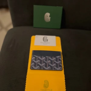 Blå Goyaard plånbok - Nytt skick, aldrig använd och skickas 24h efter beställning!