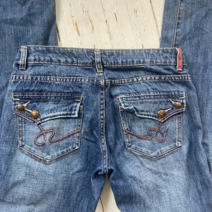 Lågmidjade vintage jesns - Lågmidjade vintage unika jeans. 