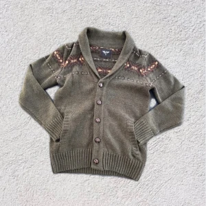 Unik stickad cardigan  - Unik svår att hitta. Bra skick inga defekter. Pris endast 249