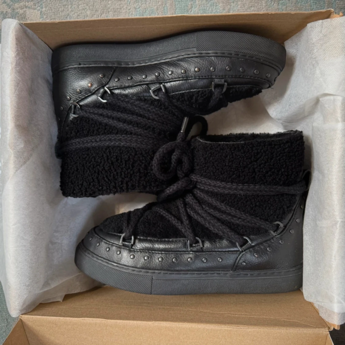 Svarta Inuikii boots med snörning - 3