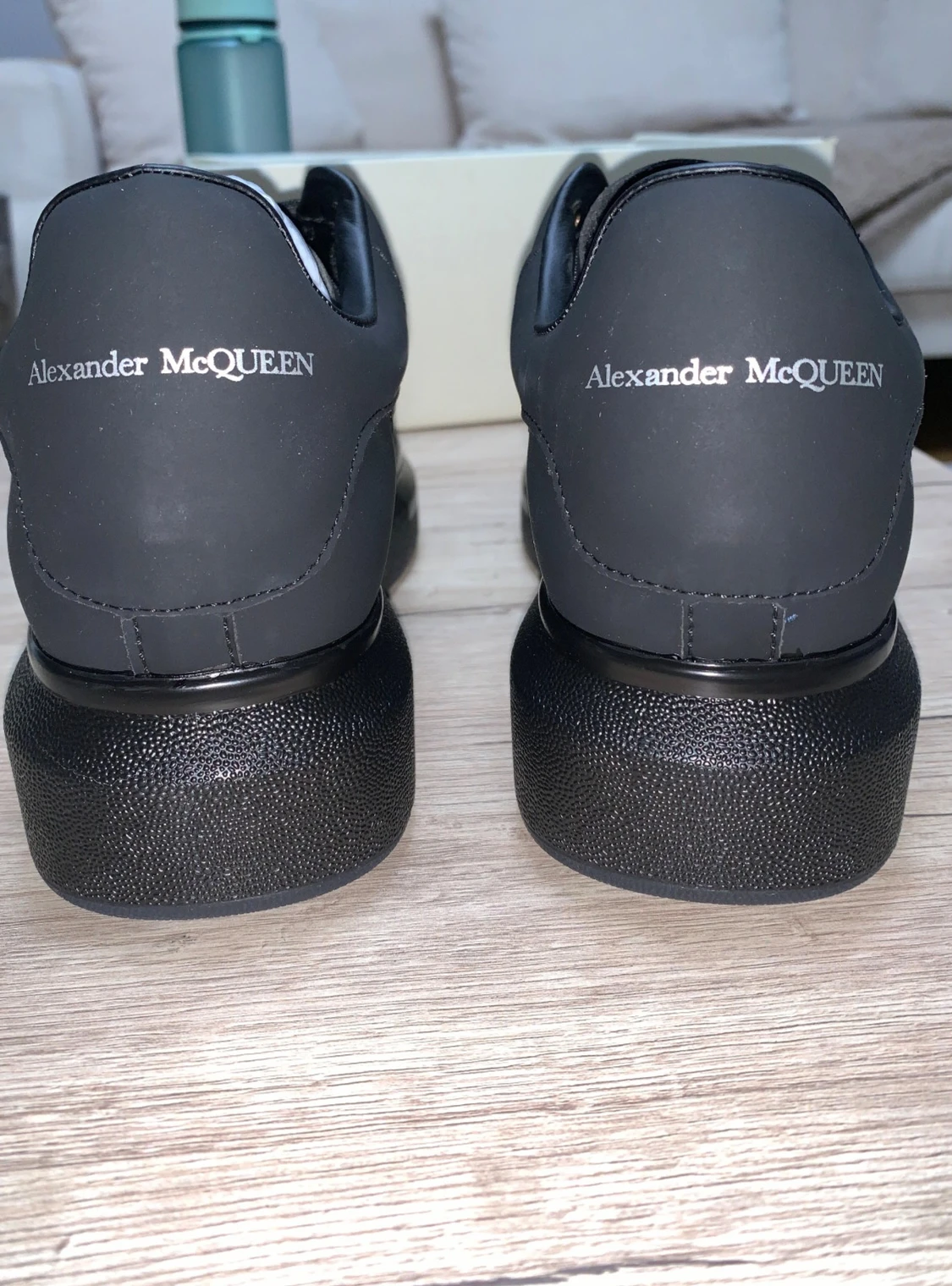 Alexander McQueen-skor  - 1