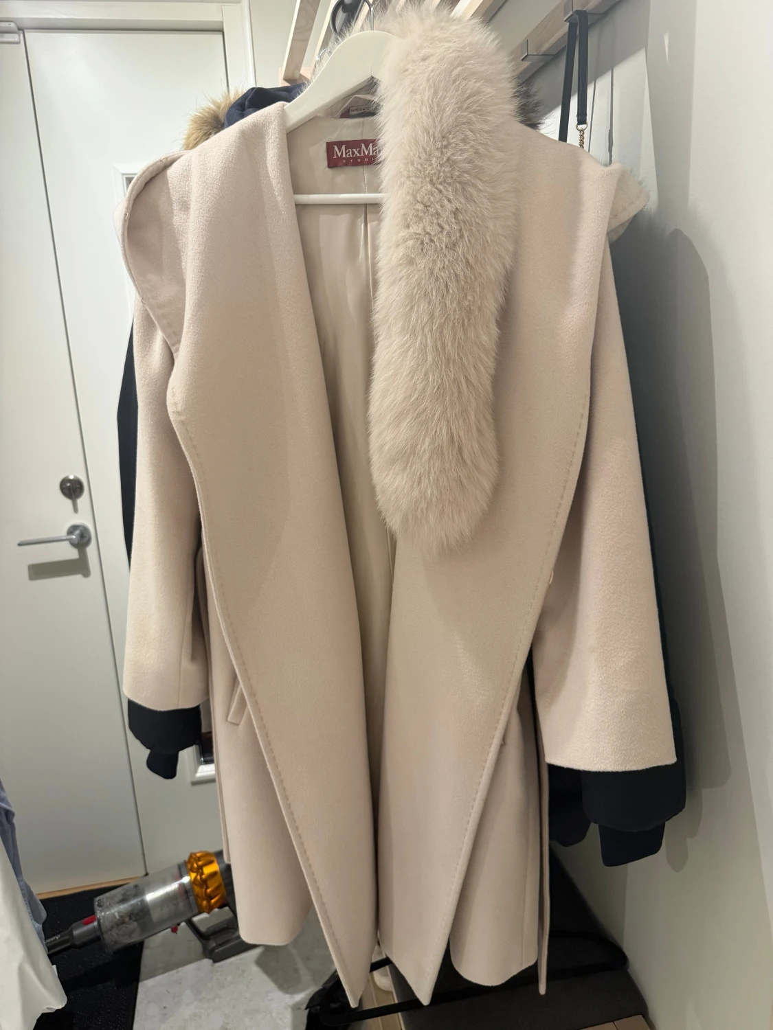 Beige Max Mara kappa med päls