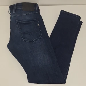 Replay Anbass  - Tjena. Säljer dessa feta Replay Anbass i storlek 32/32 för ett sjukt bra pris. Skicket är 9/10. Kom med prisförslag 💯✅️