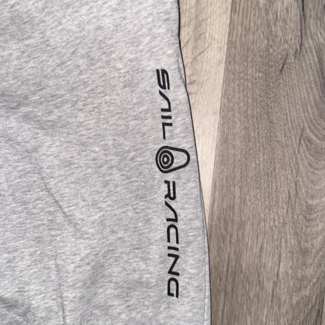 Grå mjukisbyxor från Sail Racing - 1