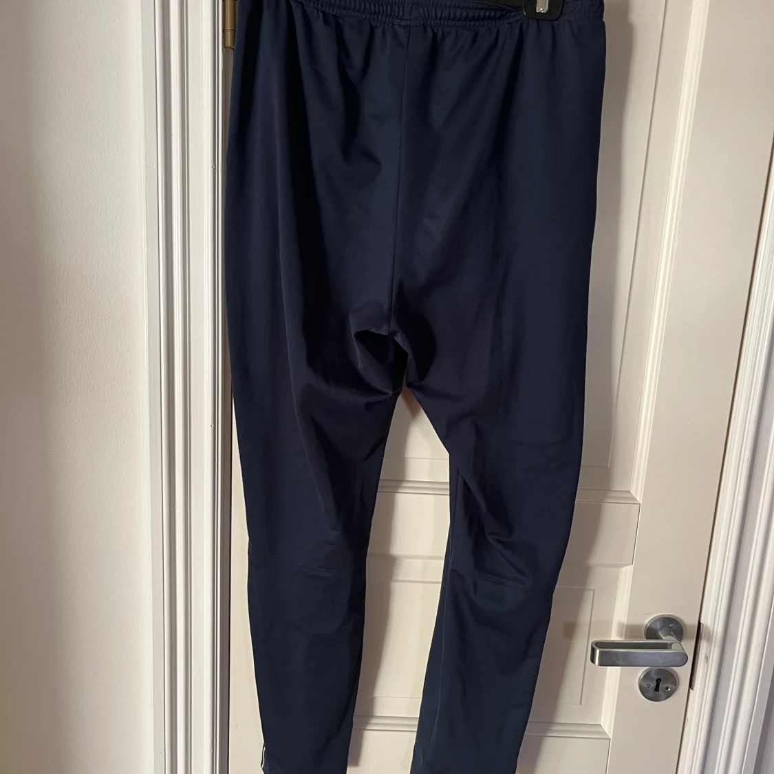 Mörkblå träningsbyxor från Nike dry-fit - 1