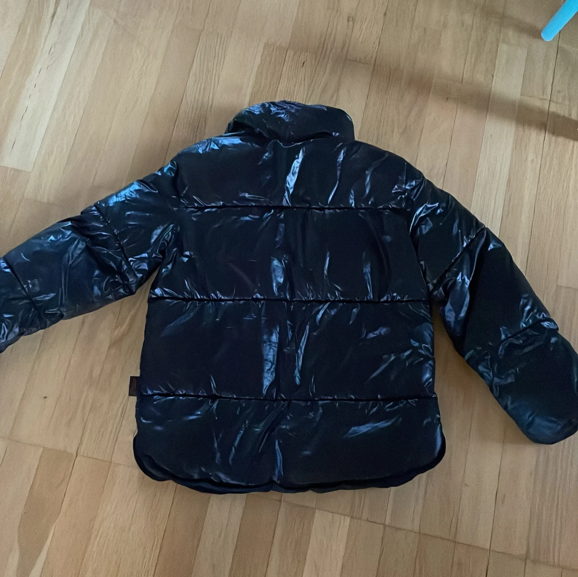 Svart pufferjacka från H&M - 2