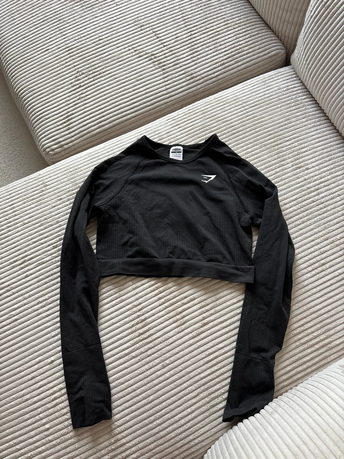 Svart croppad långärmad topp Gymshark