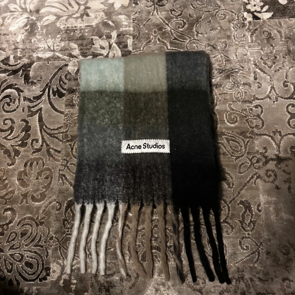 Rutig halsduk från Acne Studios