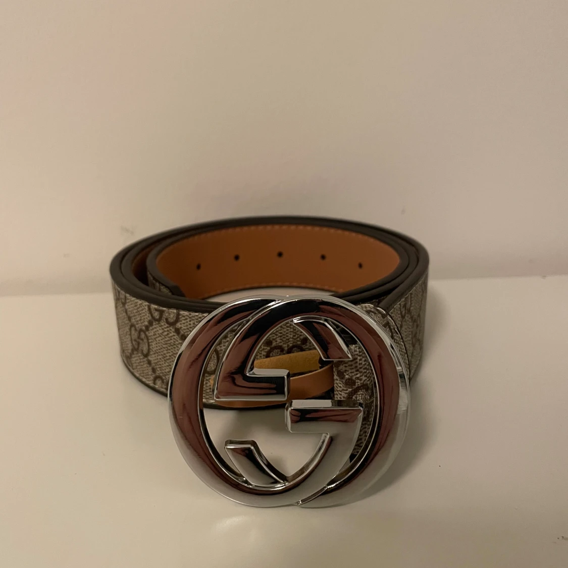 Beigt bälte med silver spänne