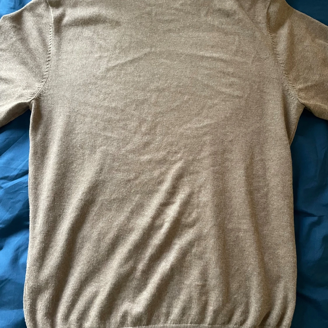 Beige bomullströja från Dressmann - 1