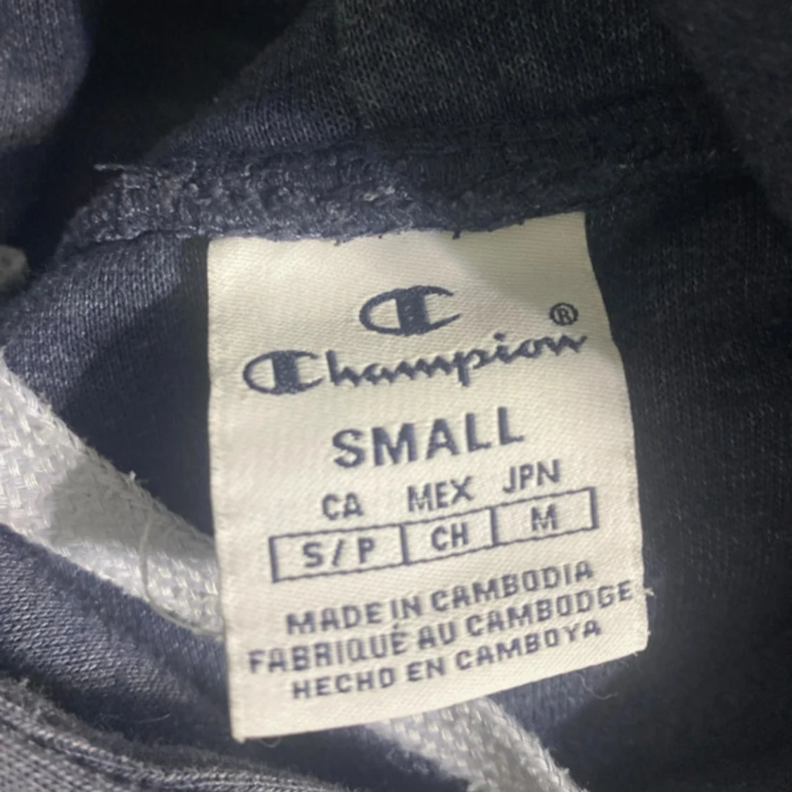 Marinblå hoodie från Champion med tryck - 2