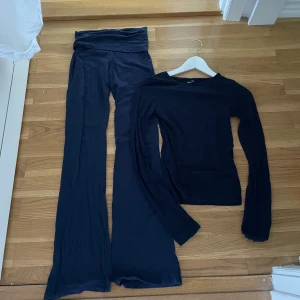 Marinblått sett  - Gina trico sett i marin blått 