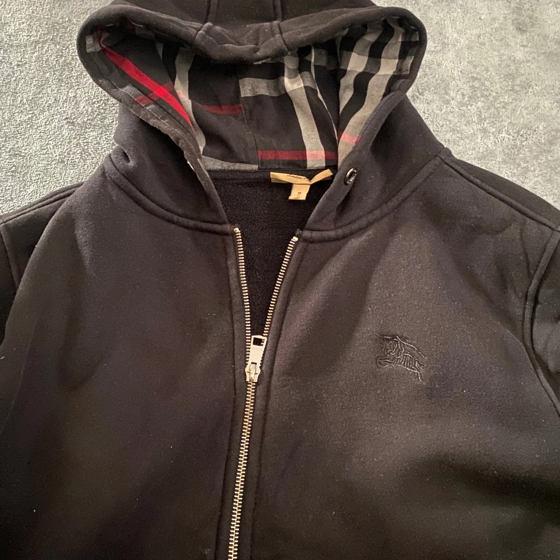 Svart zip-hoodie från Burberry  - 1