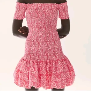 Rosa offshoulder kortklänning - Superfin rosa kortklänning