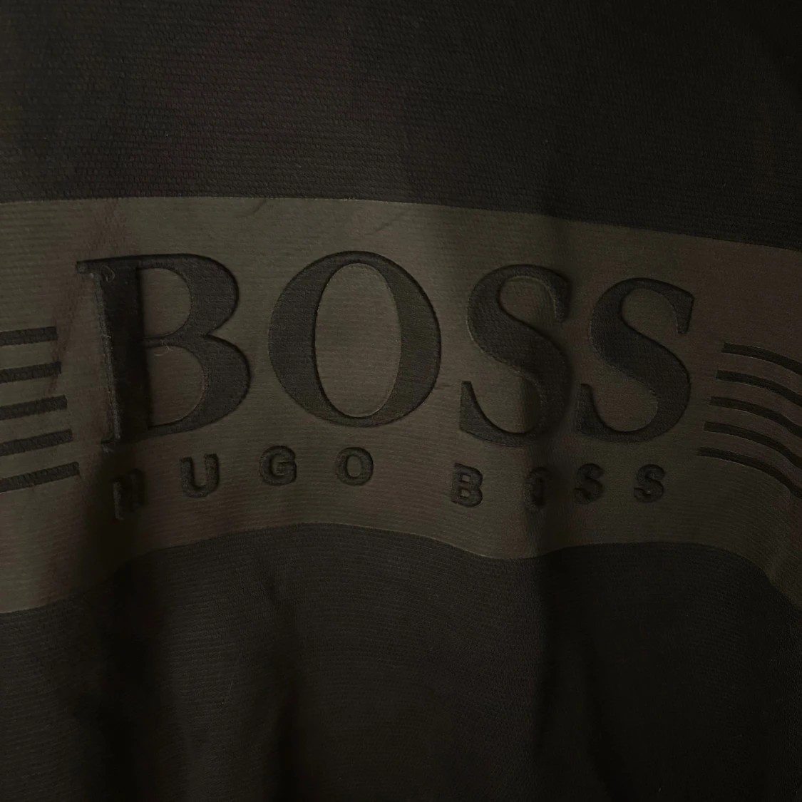 Svart tröja från Hugo Boss med logga - 1