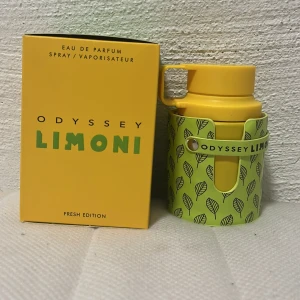 Odyssey Limoni Fresh Edition parfym - Odyssey Limoni Fresh Edition från Armaf är en Eau de Parfum med sprayfunktion. Färgglad och modern design som sticker ut. Perfekt för dig som vill ha något unikt i din samling.