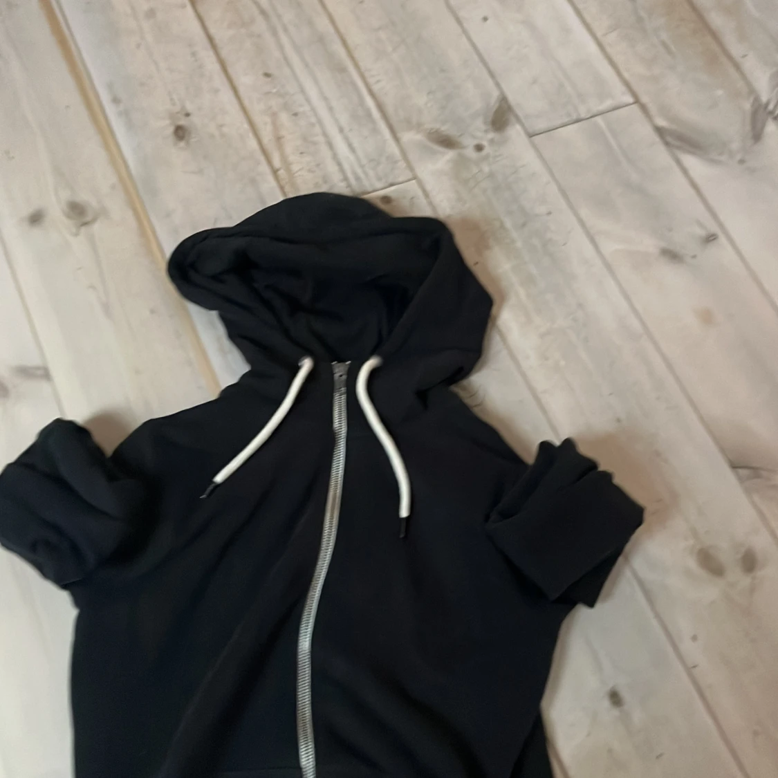 Svart hoodie från Race Marine Essentials - 1