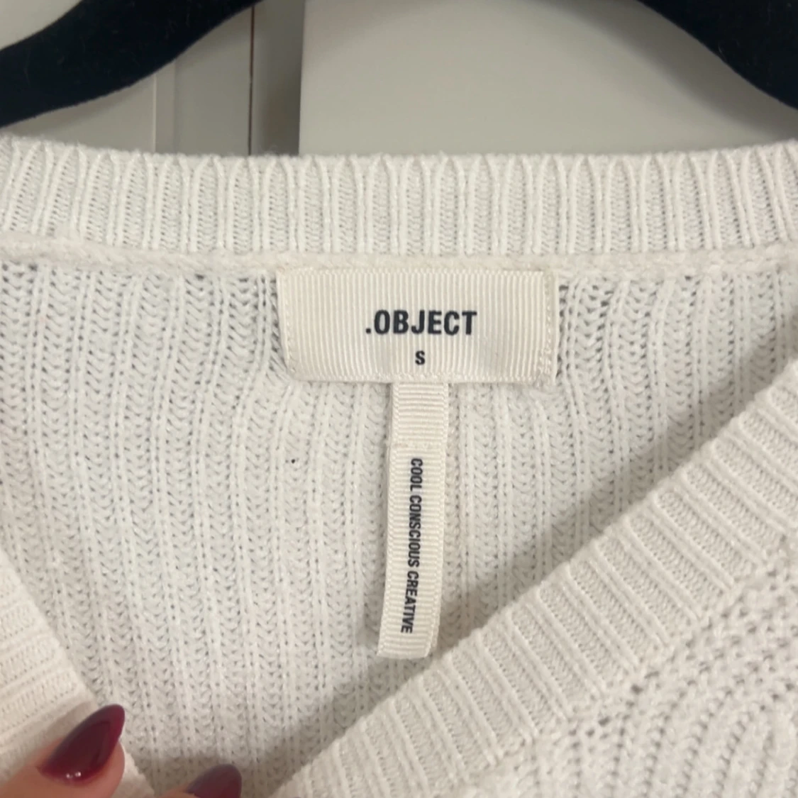 Stickad vit tröja - 1