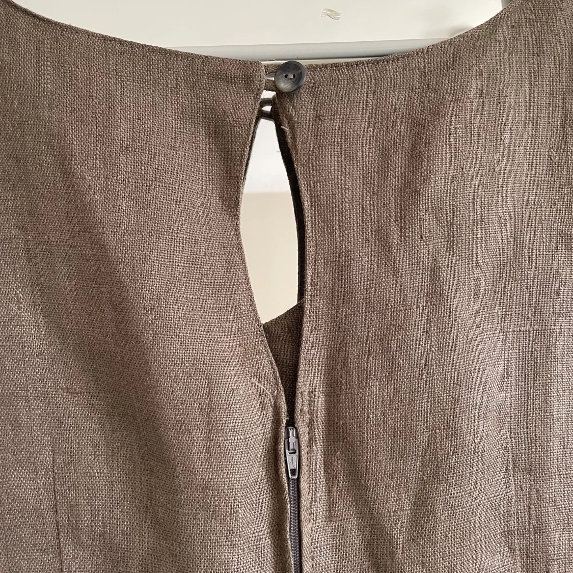 Brun linneklänning från K.U.S Stockholm - 3