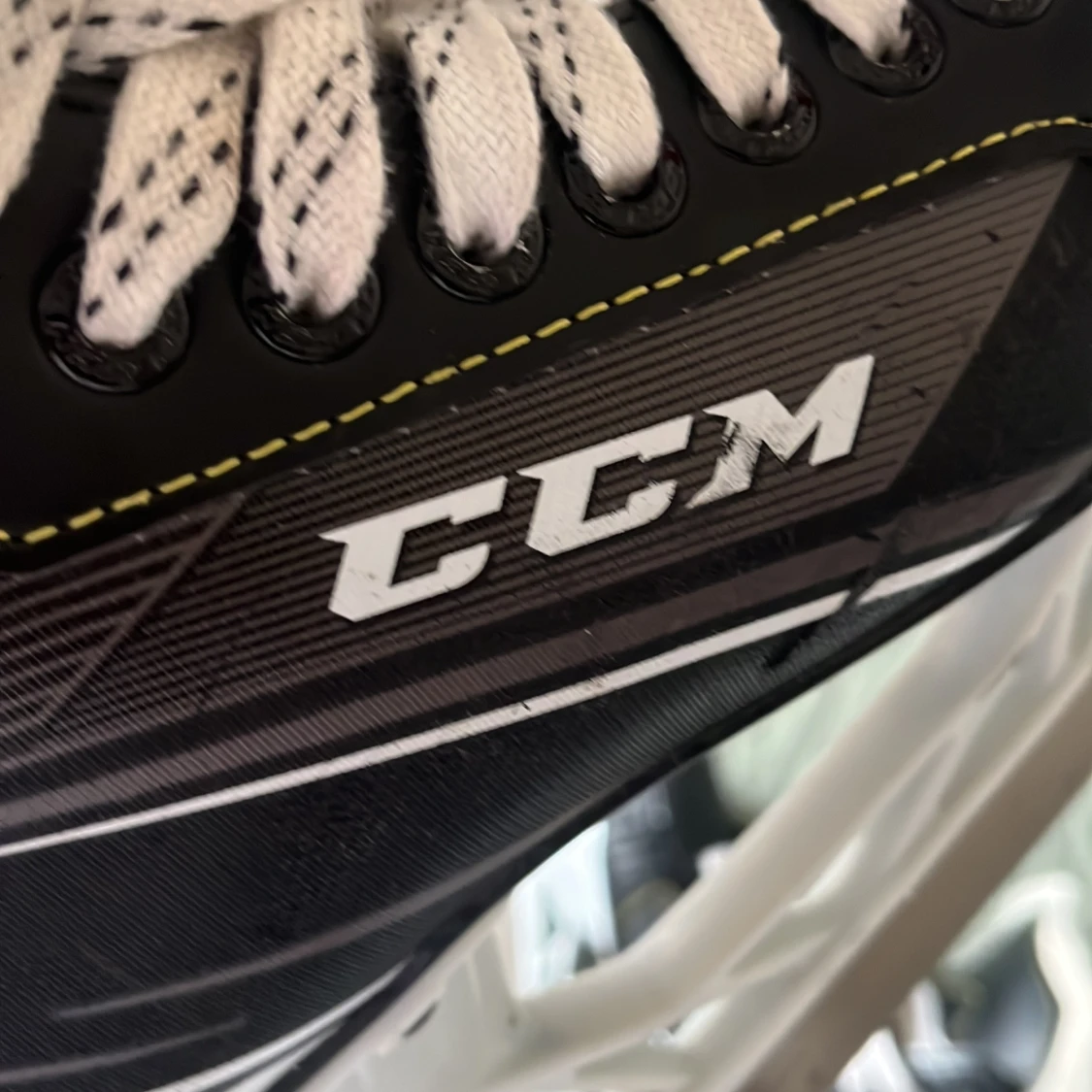 Svarta CCM skridskor strl 38 nyslipade - 3