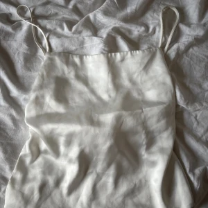 Siden topp - Öppen baktill med knytning