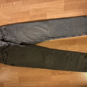 Jeans gråa zara - Aldrig använda skön straight passform