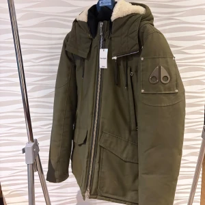 Moose knuckels jacka - Sällsynt moose knuckels jacka, köpt med artikelverifiering via vinted så är 100% äkta, (kolla taggsen för bevis) skick: 8,8/10