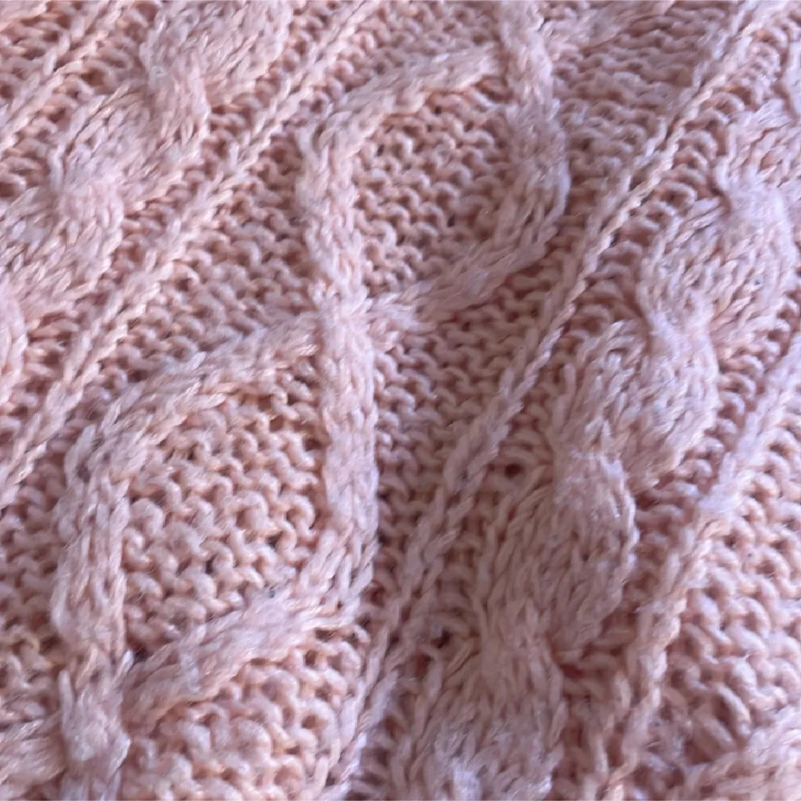 Ljusrosa stickad tröja med flätmönster - 2
