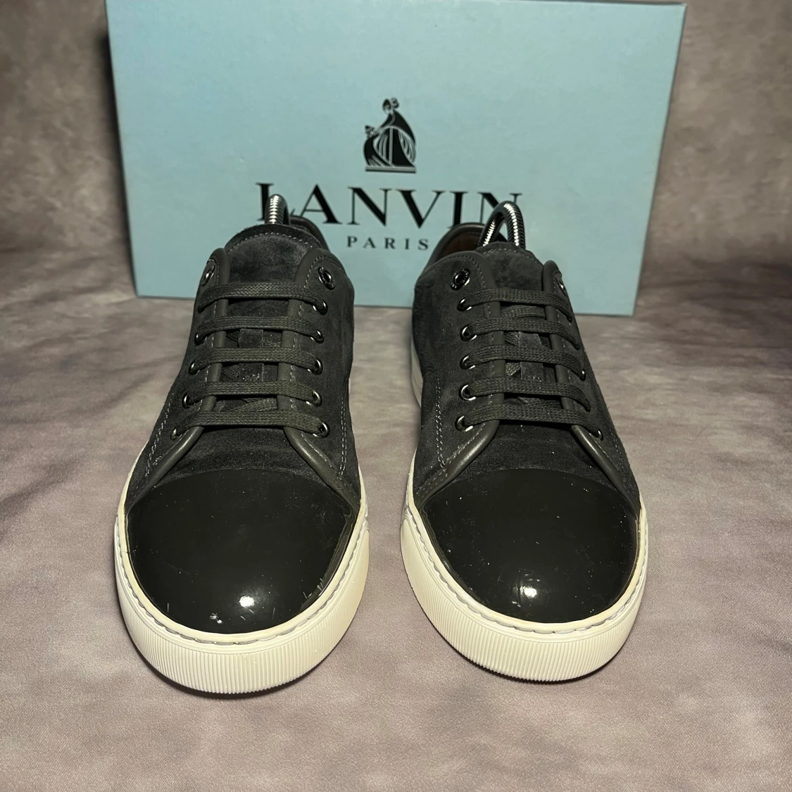 Grå sneakers från Lanvin i mocka - 3