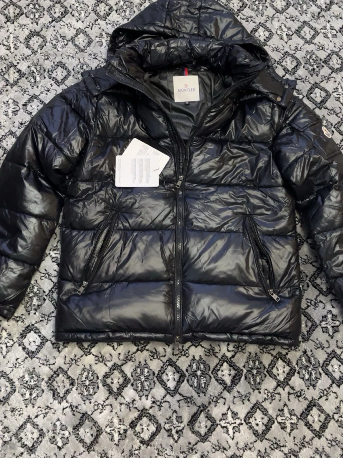 Svart Moncler pufferjacka med huva