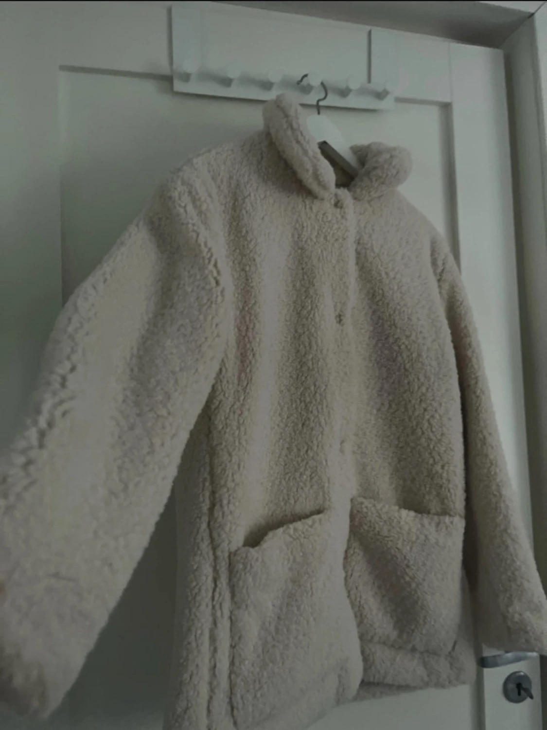 Beige teddyjacka från H&M - 1