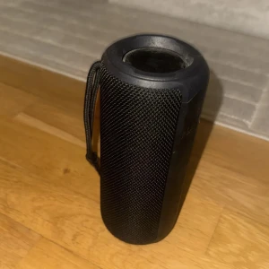 Högtalare nomadelic loud 707 - Högtalare bluetooth användt några gånger