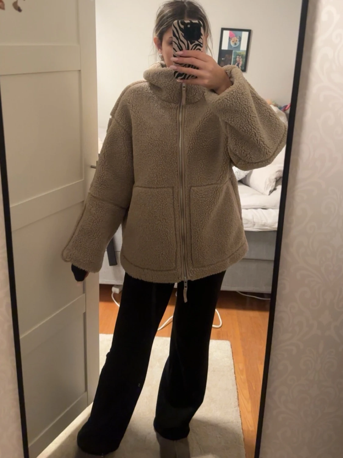 Beige teddyjacka med dragkedja - 1