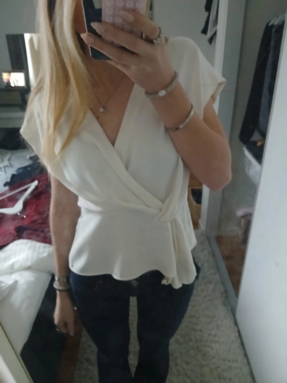 Vit omlottblus med kort ärm - 1