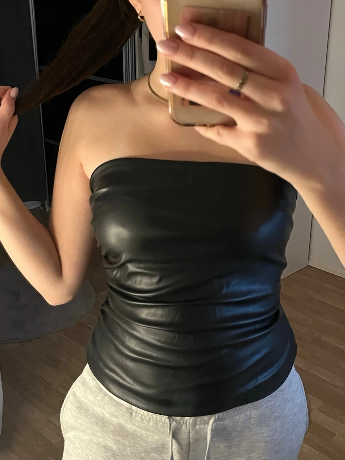 Svart tubtopp i skinnimitation