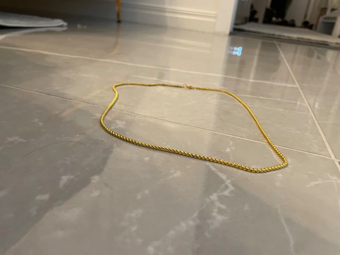 Två kedjehalsband i guld och silver - 2