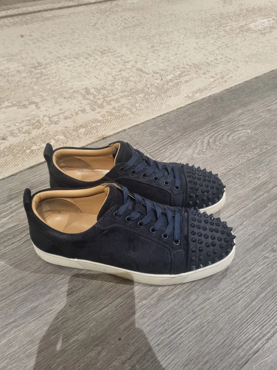 Mörkblå Louboutin sneakers