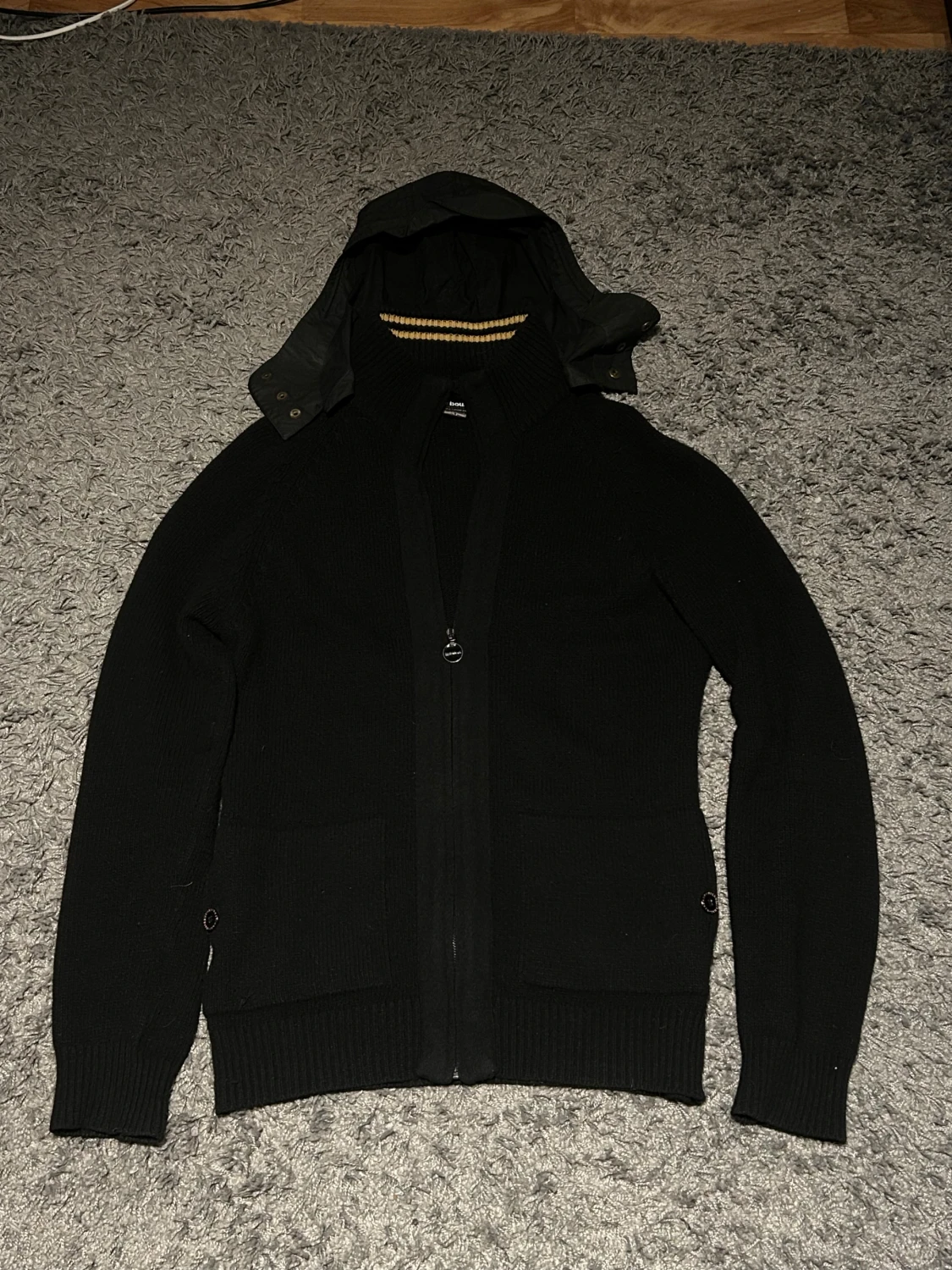 Svart stickad cardigan från Barbour