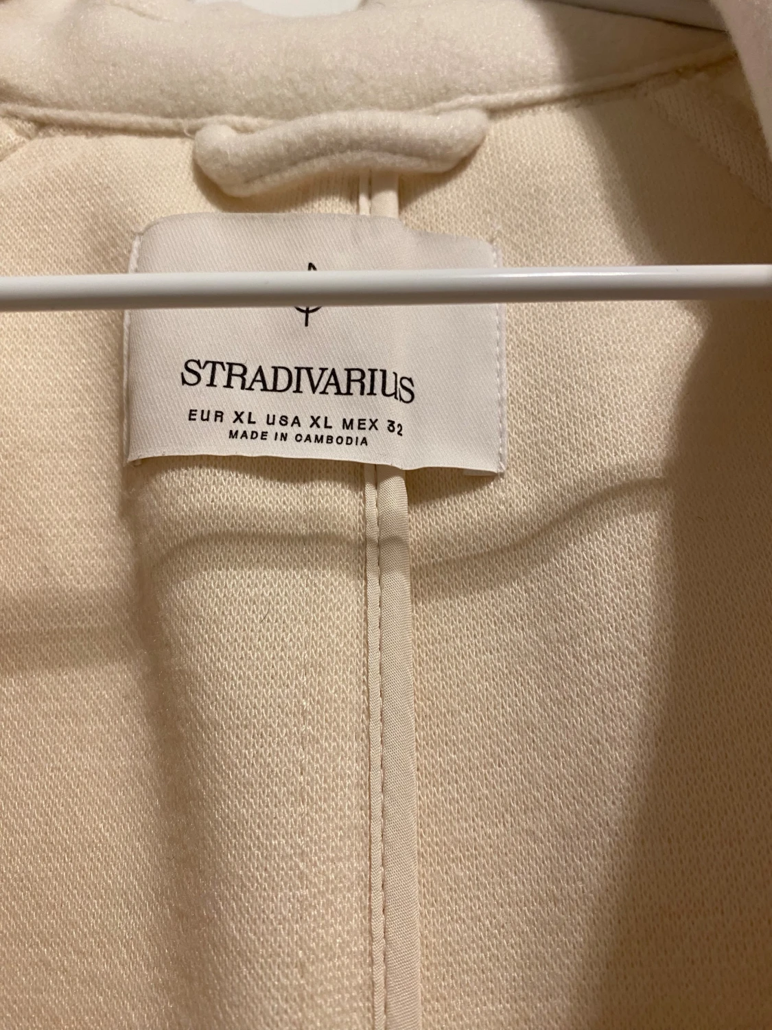 Vit kappa från Stradivarius XL - 1