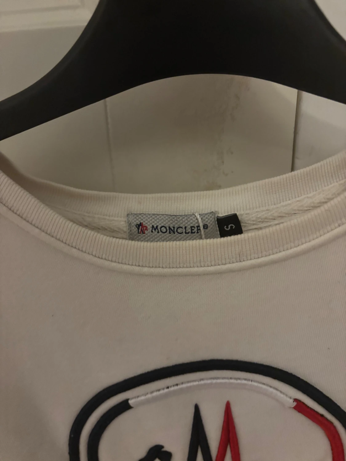 Vit sweatshirt från Moncler med stor logga - 2