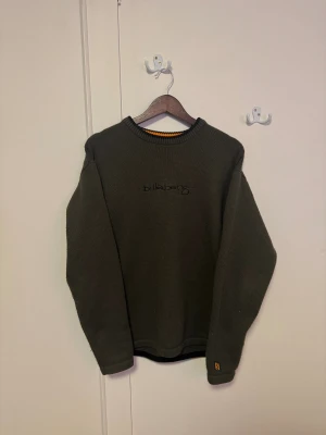 Stickad Billabong Tröja - Brun Stickad Billabong Tröja i storlek S. Använd men fortfarande i bra skick. Väldigt Oversized, funkar som en medium också.