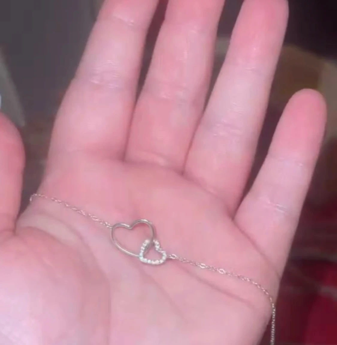 Silverhalsband med hjärtan