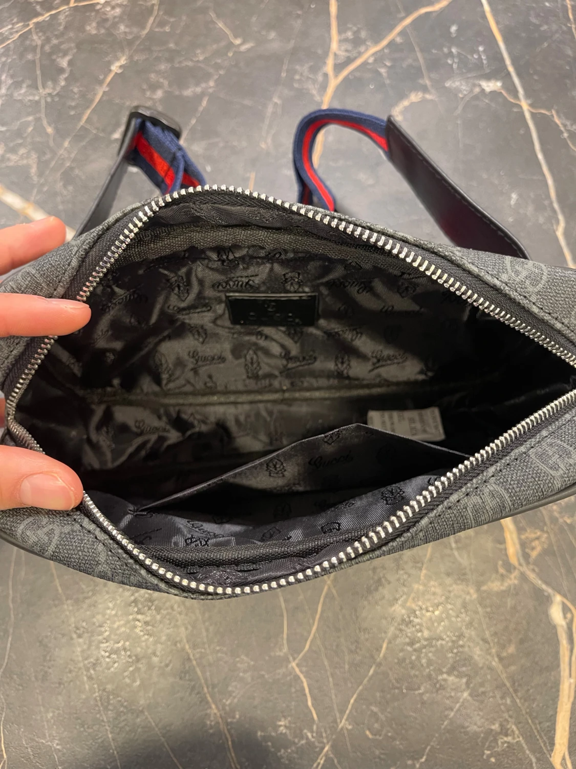 Svart axelväska från Gucci - 4